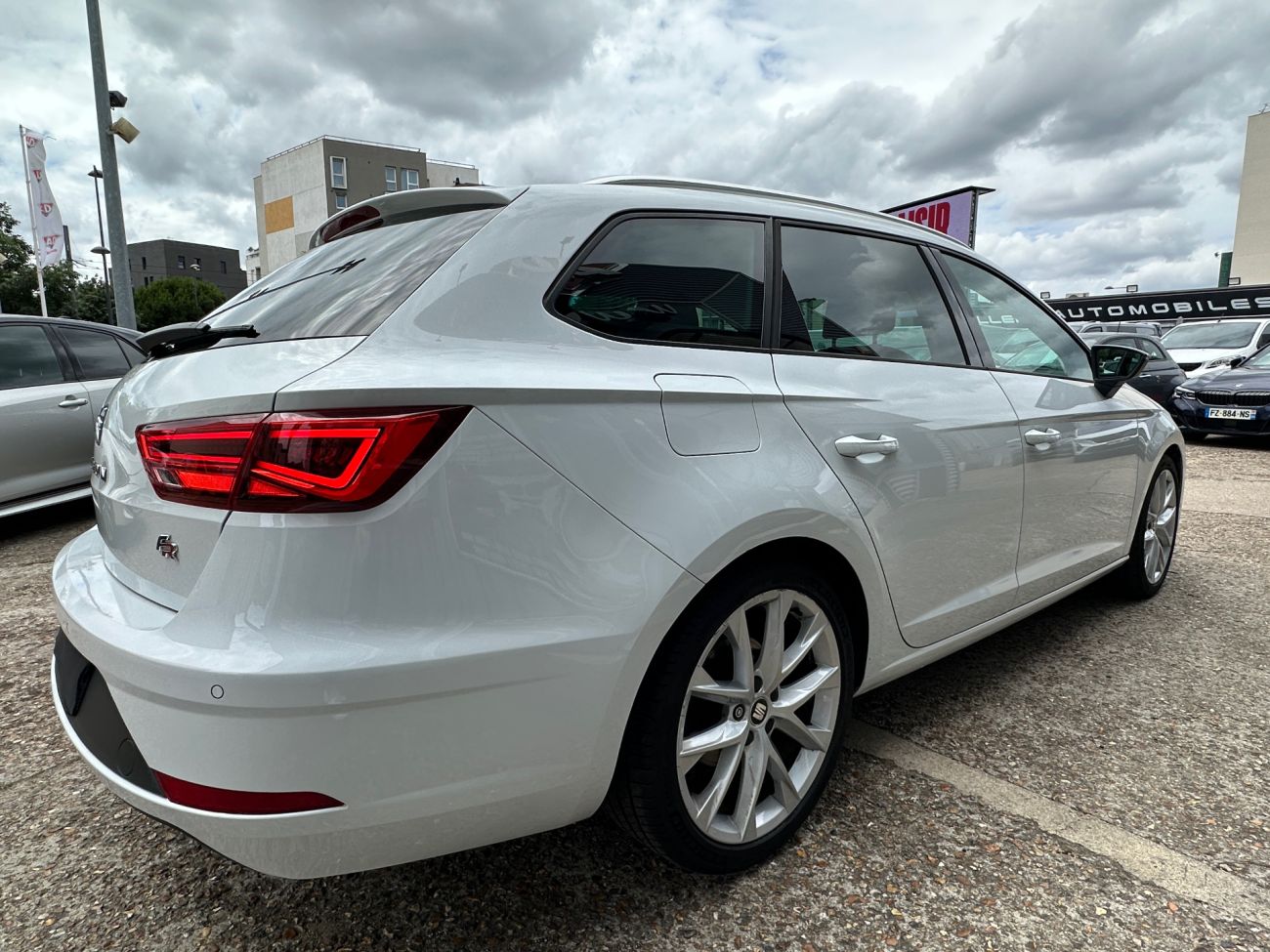Mandataire Seat LEON ST 1.8 TSI 180 Start/Stop DSG7 FR