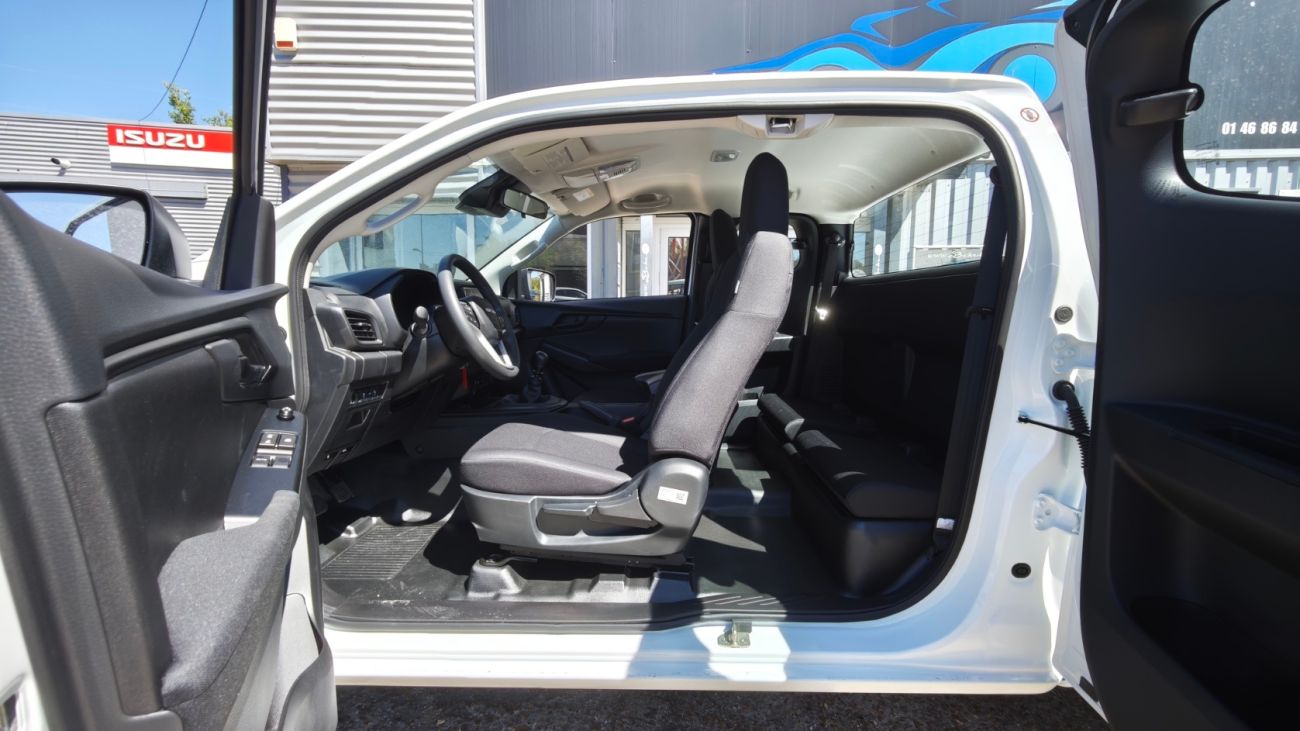 Mandataire ISUZU D-MAX NOUVEAU 2.2L SPACE B-STRONG BOITE MANUELLE