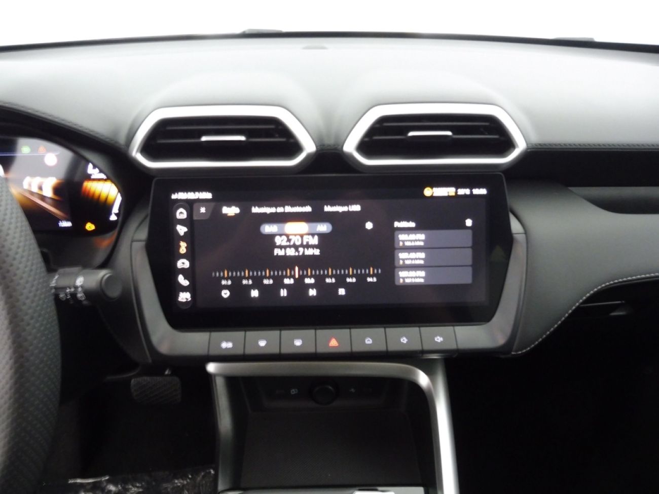 Mandataire MG ZS 1.5 HYBRID+ 197CH LUXURY